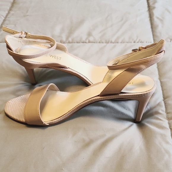 Heels - Picture 2 of 6